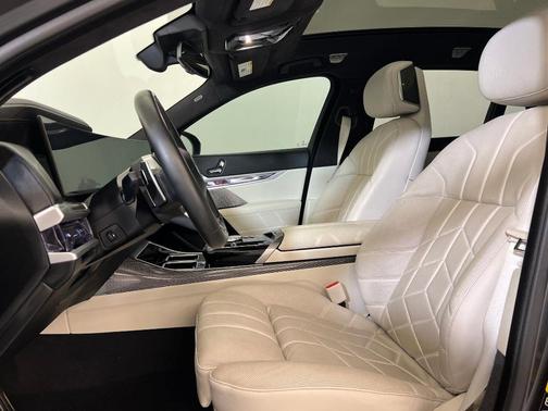 2023 BMW 760 760i xDrive