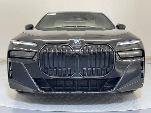 2025 BMW 760 760i xDrive