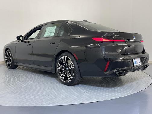 2025 BMW 760 760i xDrive