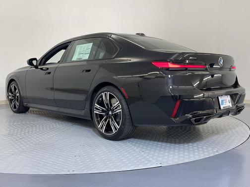 2025 BMW 760 760i xDrive