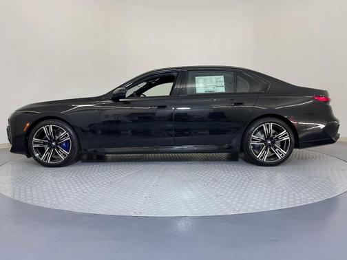 2025 BMW 760 760i xDrive