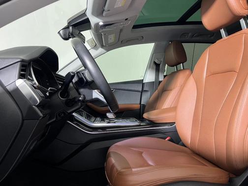 2022 Audi Q8 55 Premium Plus