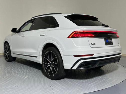 2022 Audi Q8 55 Premium Plus