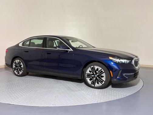 Tanzanite Blue II Metallic 2026 BMW 530 i xDrive