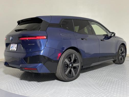 2025 BMW iX xDrive50