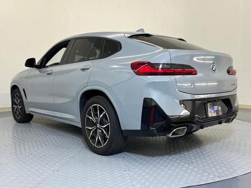 2025 BMW X4 xDrive30i