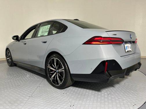 2026 BMW 550e xDrive