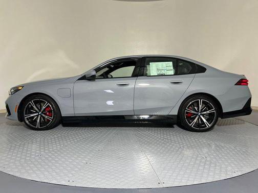 2026 BMW 550e xDrive