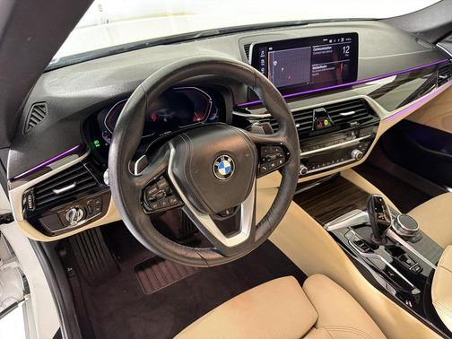 Mineral White Metallic 2023 BMW 540 i xDrive