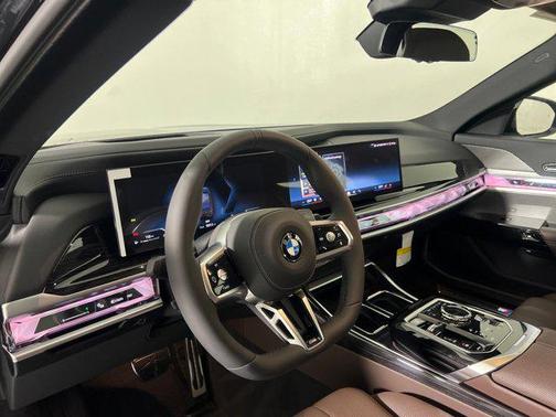 2025 BMW 740 i