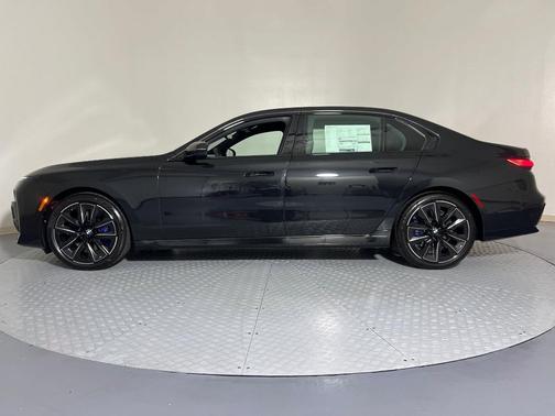 2025 BMW 740 i