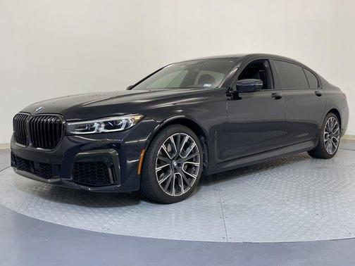 2022 BMW 740 i