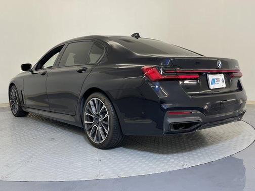 2022 BMW 740 i
