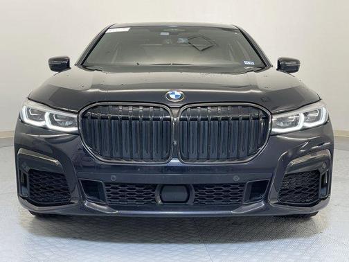 2022 BMW 740 i