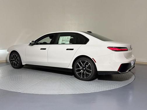 Alpine White 2026 BMW 740 i
