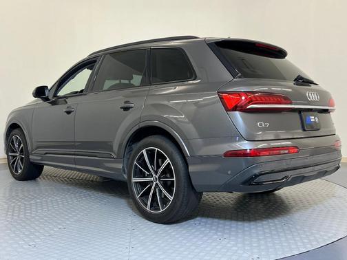 2021 Audi Q7 55 Premium Plus