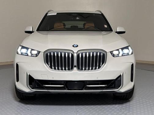 Mineral White Metallic 2024 BMW X5 sDrive40i