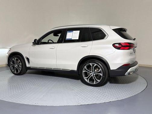 Mineral White Metallic 2024 BMW X5 sDrive40i
