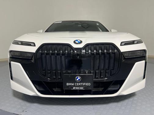 2023 BMW 740 i