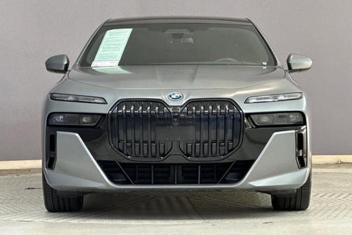 Pure 2023 BMW i7 xDrive60