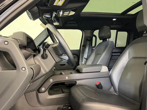 2024 Land Rover Defender P400 X-Dynamic SE