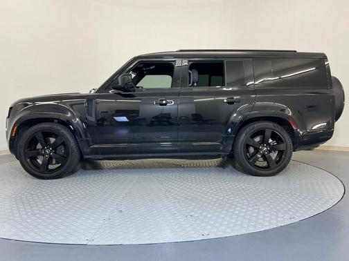 2024 Land Rover Defender P400 X-Dynamic SE