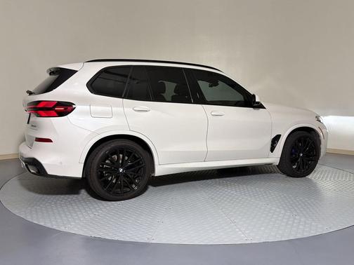 Mineral White Metallic 2026 BMW X5 xDrive40i