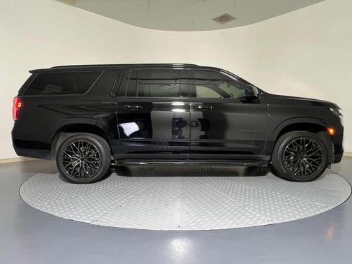 2023 Chevrolet Suburban RST