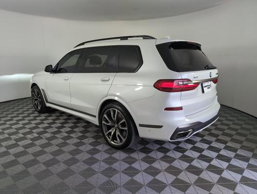 2022 BMW X7 M50i