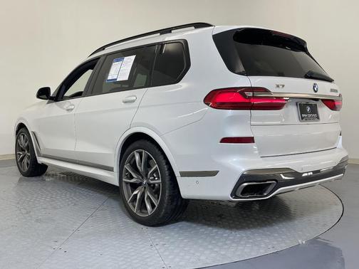 2022 BMW X7 M50i