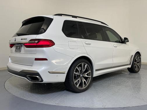 2022 BMW X7 M50i