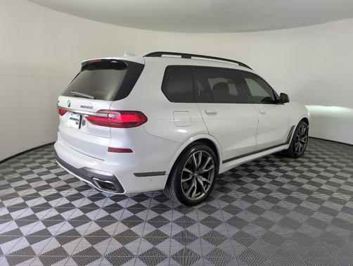 2022 BMW X7 M50i