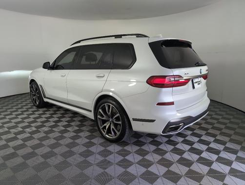 2022 BMW X7 M50i