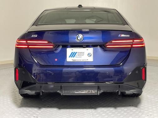 2025 BMW i5 M60