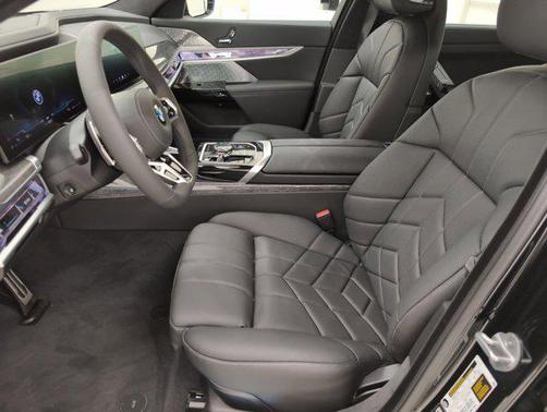 2025 BMW 760 760i xDrive