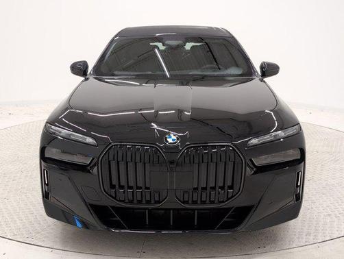 2025 BMW 760 760i xDrive