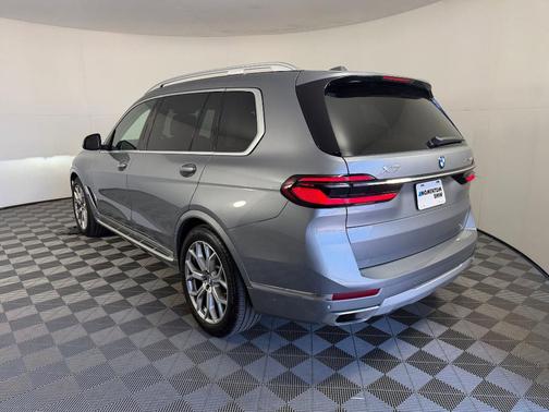 Gray 2025 BMW X7 xDrive40i