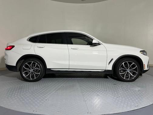 2023 BMW X4 xDrive30i