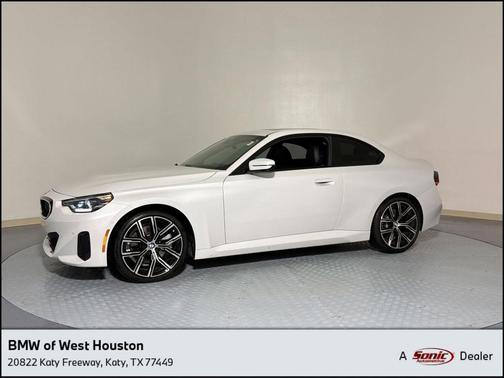 Mineral White Metallic 2024 BMW 230 i