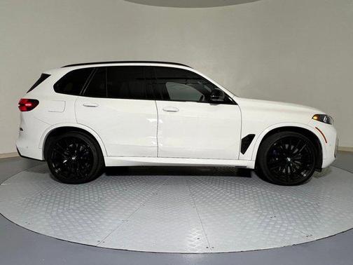 2024 BMW X5 M60i