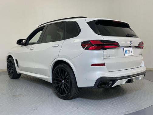 2025 BMW X5 M60i