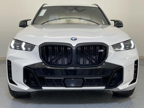 2025 BMW X5 M60i