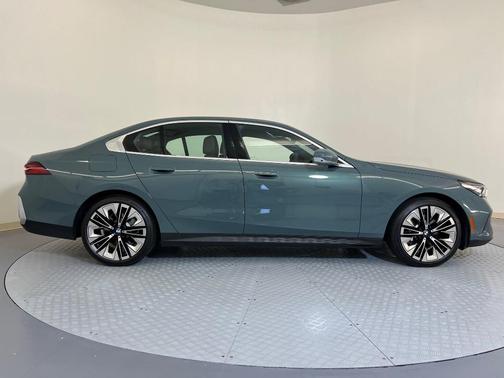 2025 BMW 530 i