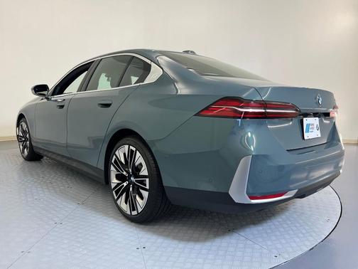 2025 BMW 530 i