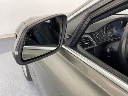 Photo 5 of 25 of 2018 BMW 330 i