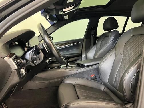 2022 BMW 530e 530e