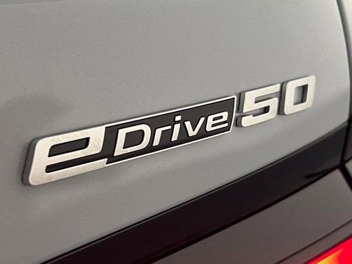 Gray Metallic 2026 BMW i7 EDrive50