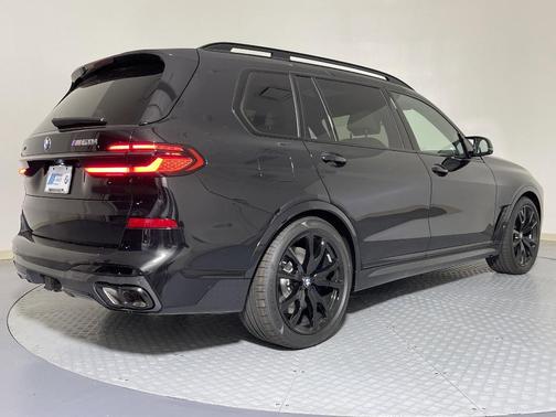 2025 BMW X7 M60i