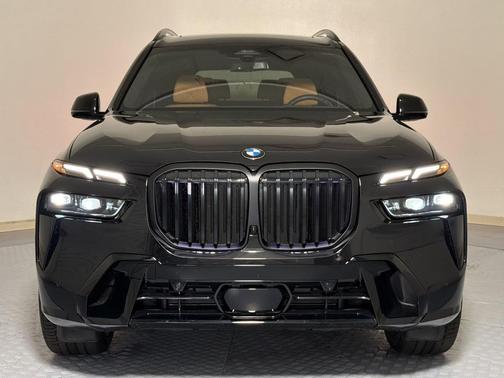 Black Sapphire Metallic 2027 BMW X7 xDrive40i