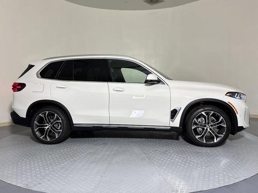 Alpine White 2026 BMW X5 sDrive40i